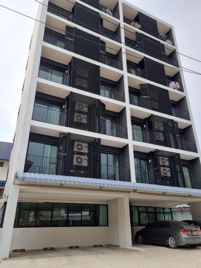 Tiara Place Bangkok Exteriör bild