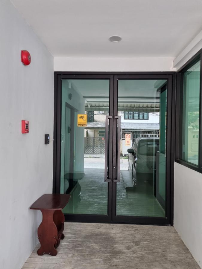 Tiara Place Bangkok Exteriör bild